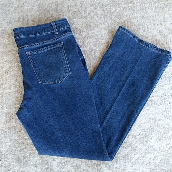 No Boundaries Distressed Bootcut Jeans - Picture 1 of 15